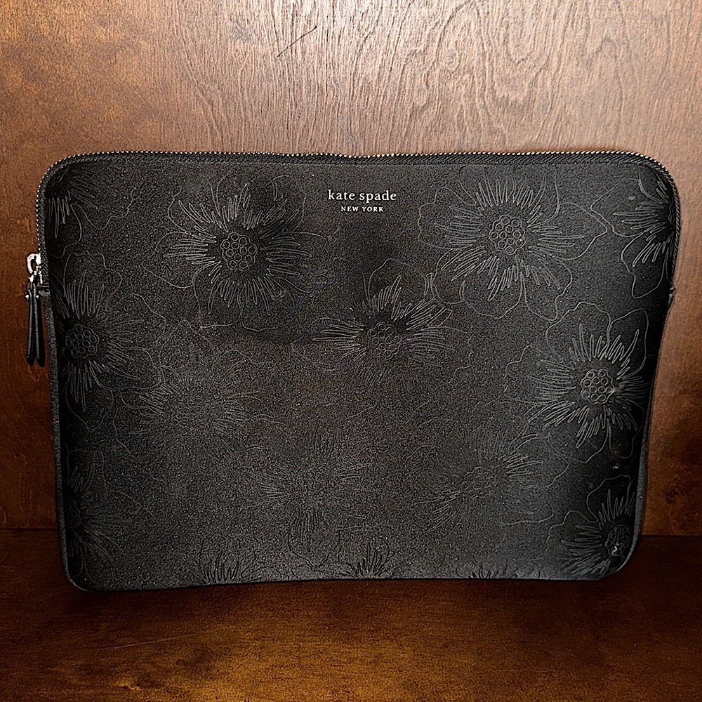 Kate Spade laptop tote with golden slatted zipper with tassel.